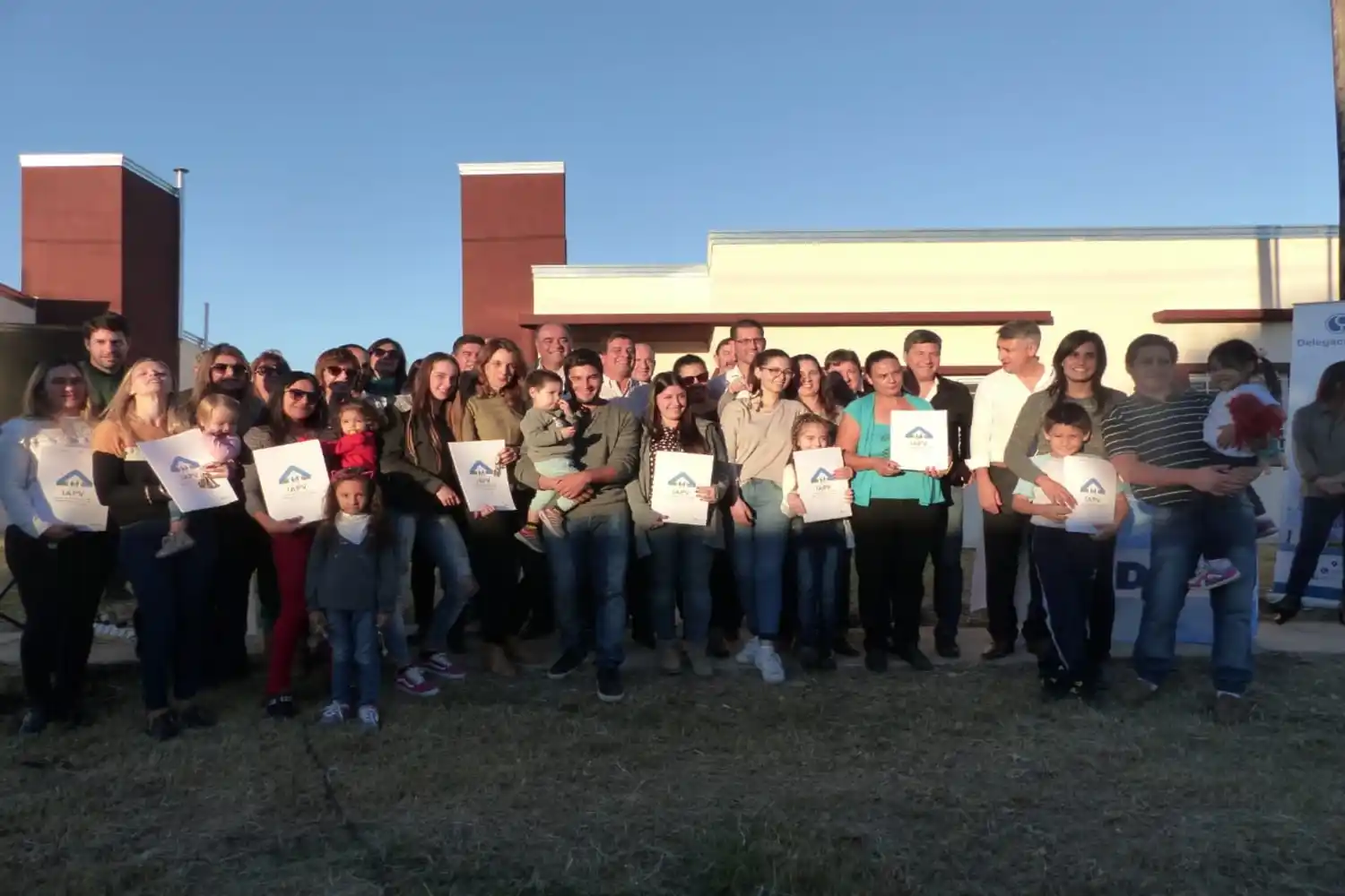 En Viale 10 familias accedieron a la casa propia
