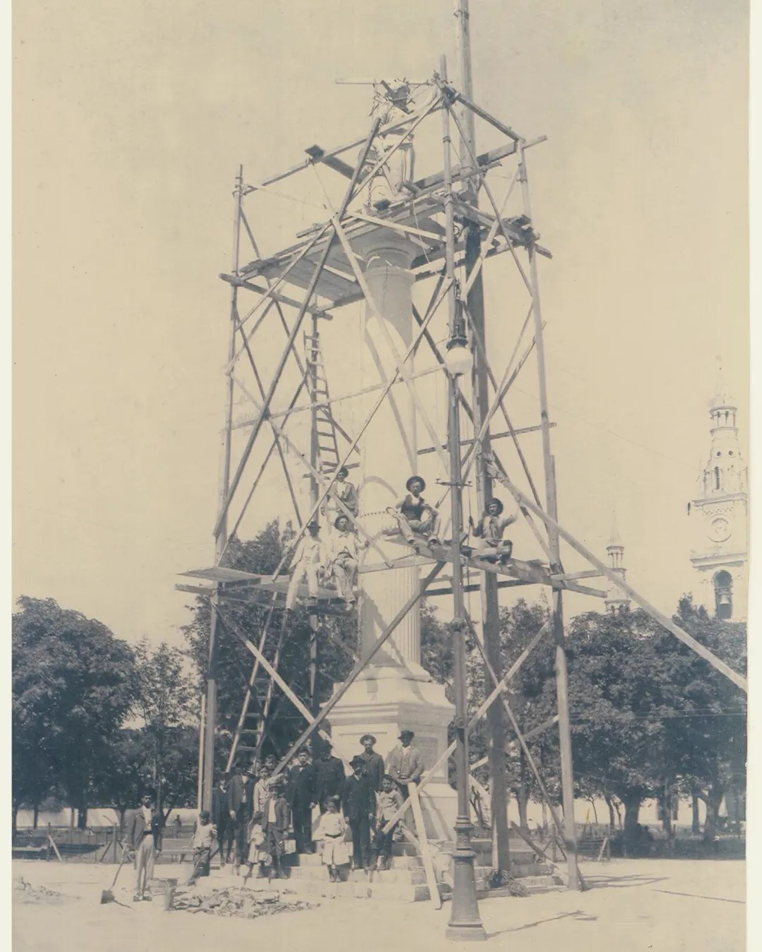 La curiosa historia de la estatua de la Constitución