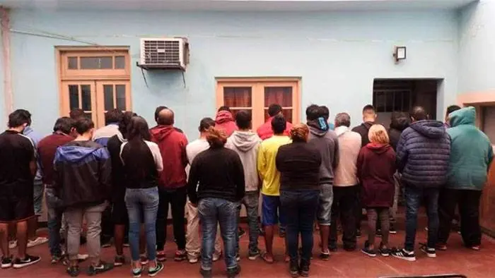 Detuvieron a 27 personas por violar la cuarentena: Jugaban a los dados