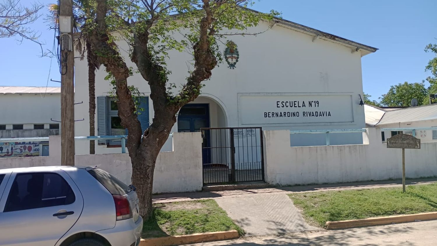 Los padres de alumnos de la Escuela 19 de Gardey se reunieron con autoridades de la Jefatura Distrital con motivo de la posible implementación de la doble escolaridad.