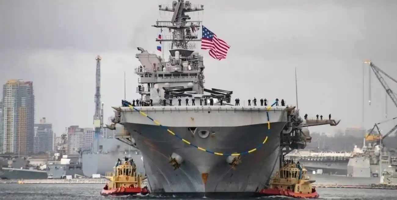 El buque USS Tripoli, que estaba en Japón, se dirige ya hacia Medio Oriente.