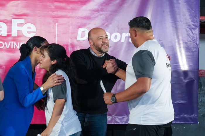 Provincia entregó becas a más de 130 deportistas