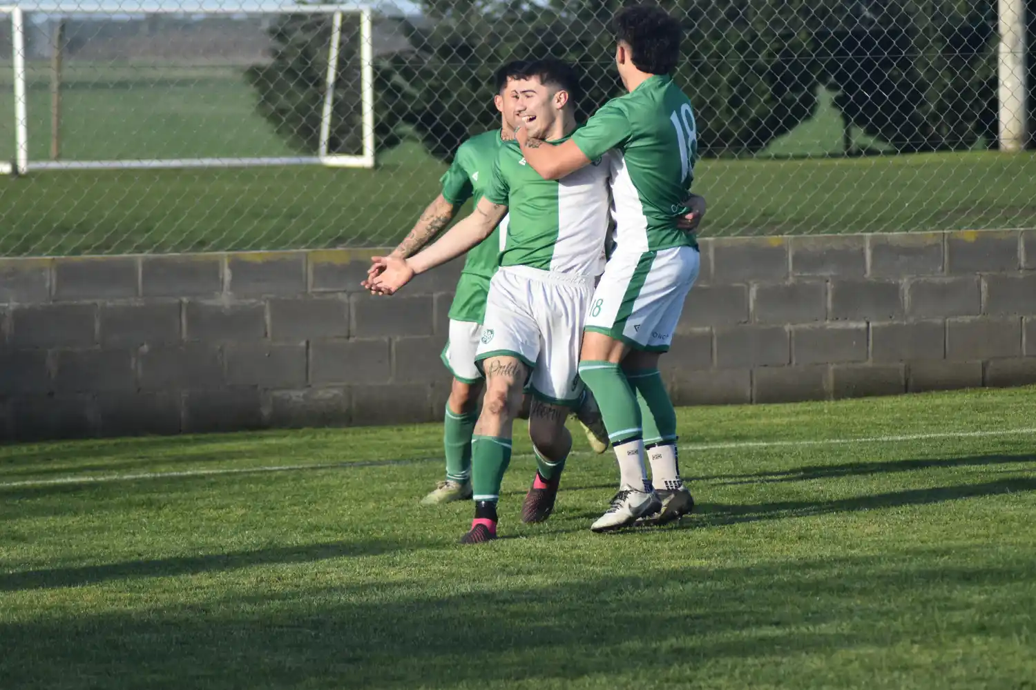 Once Unidos festejó como local y está segundo. (Foto: Tomás Russo)