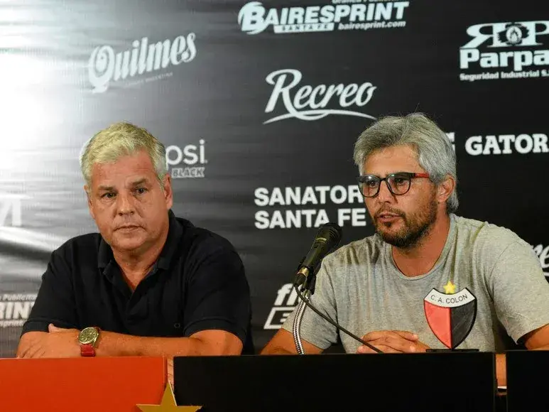 Marcelo Negrete (izquierda) junto a Temporelli (derecha), tesorero del club.