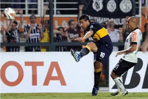 La magia de Riquelme y la mística copera pusieron a Boca en cuartos de la Copa