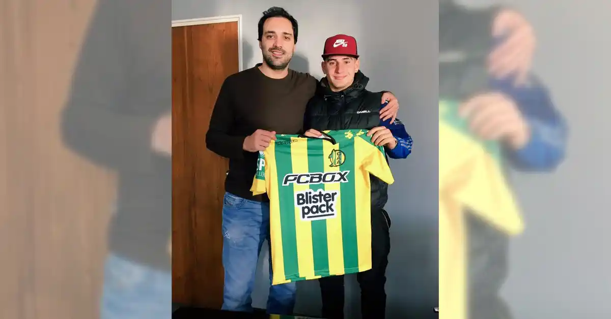 Jonatan Benedetti firmó su primer contrato profesional con Aldosivi