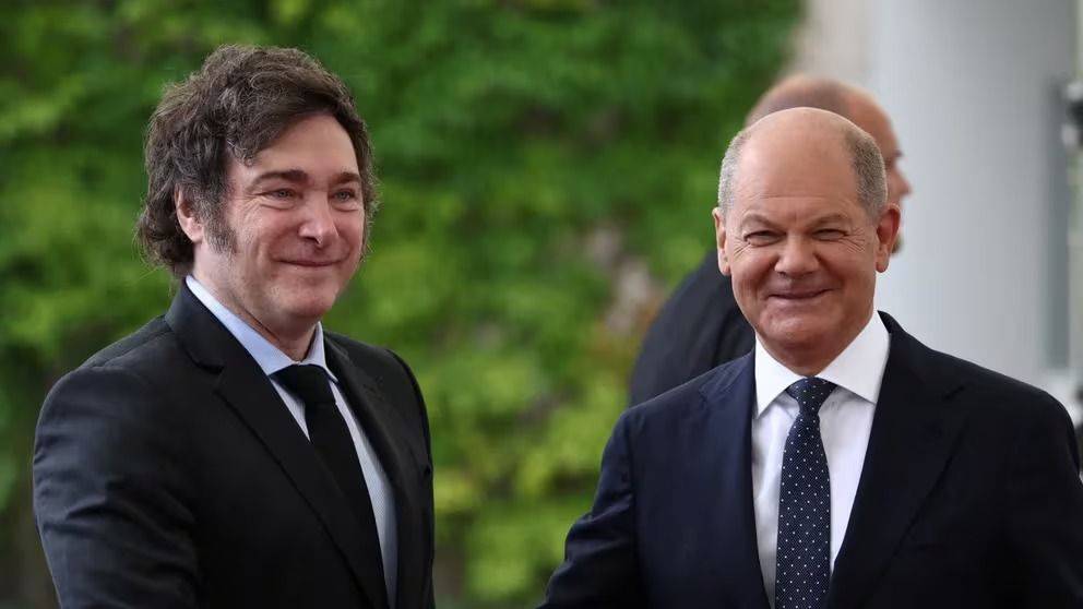 El canciller alemán Olaf Scholz y el presidente Javier Milei en la sede del Ejecutivo del principal país de Europa.