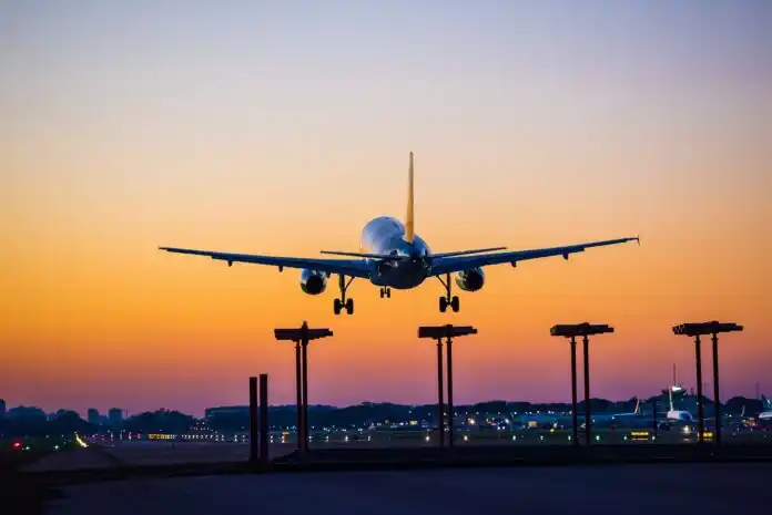 Por decreto, el Gobierno comenzó con la desregulación del espacio aéreo