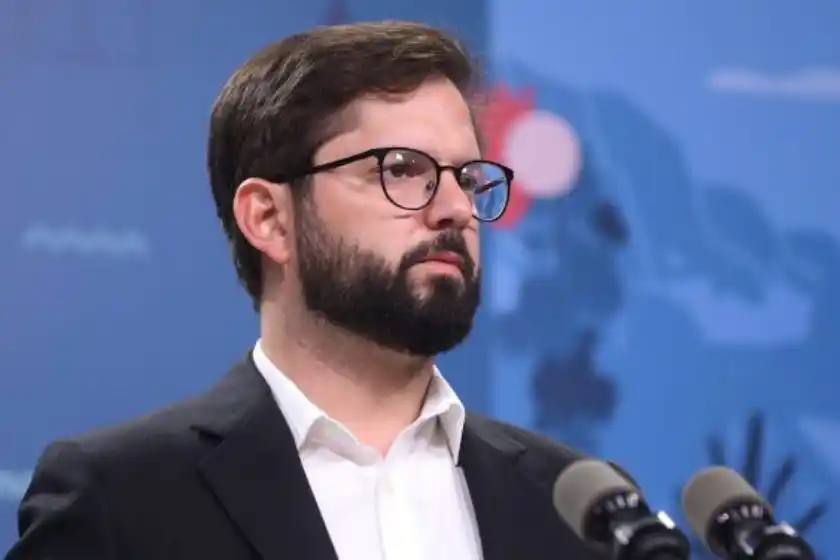 Gabriel Boric condenó los incidentes en cancha de Independiente y los calificó como un "linchamiento de chilenos"