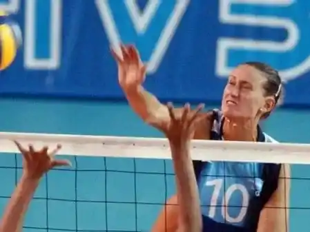 La noticia fue confirmada por la Federación del Voleibol Argentino (FEVA), que expresó su pesar a través de redes sociales.