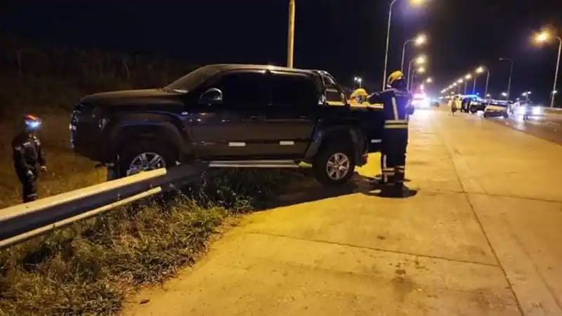 Impactaron una camioneta y un auto en la Autovía Gervasio Artigas