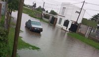 Las intensas lluvias volvieron a provocar anegamientos y desbordes en distintos barrios de la ciudad