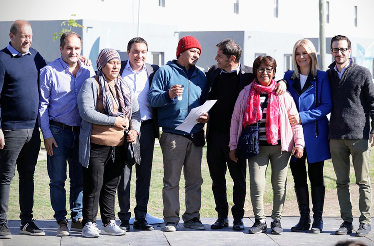 Kicillof encabezó la entrega de 62 viviendas en Florencio Varela