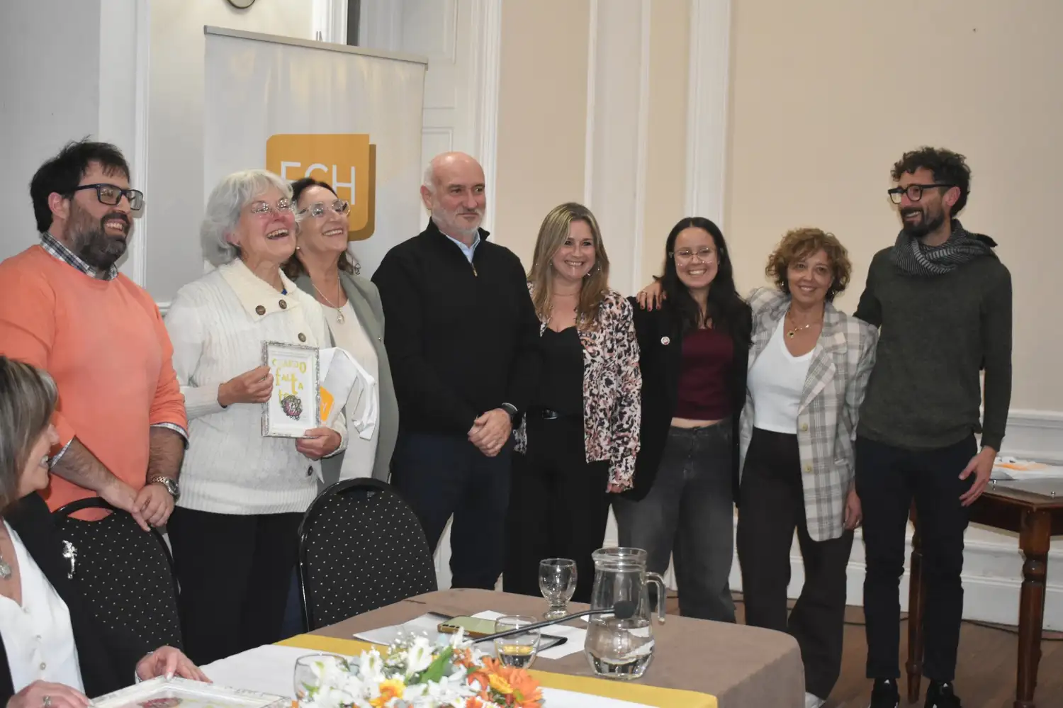 Acto de homenaje a las integrantes del primer centro de estudiantes de Humanas tras la nacionalización de la Unicen. Foto cortesía Humanas Unicen.