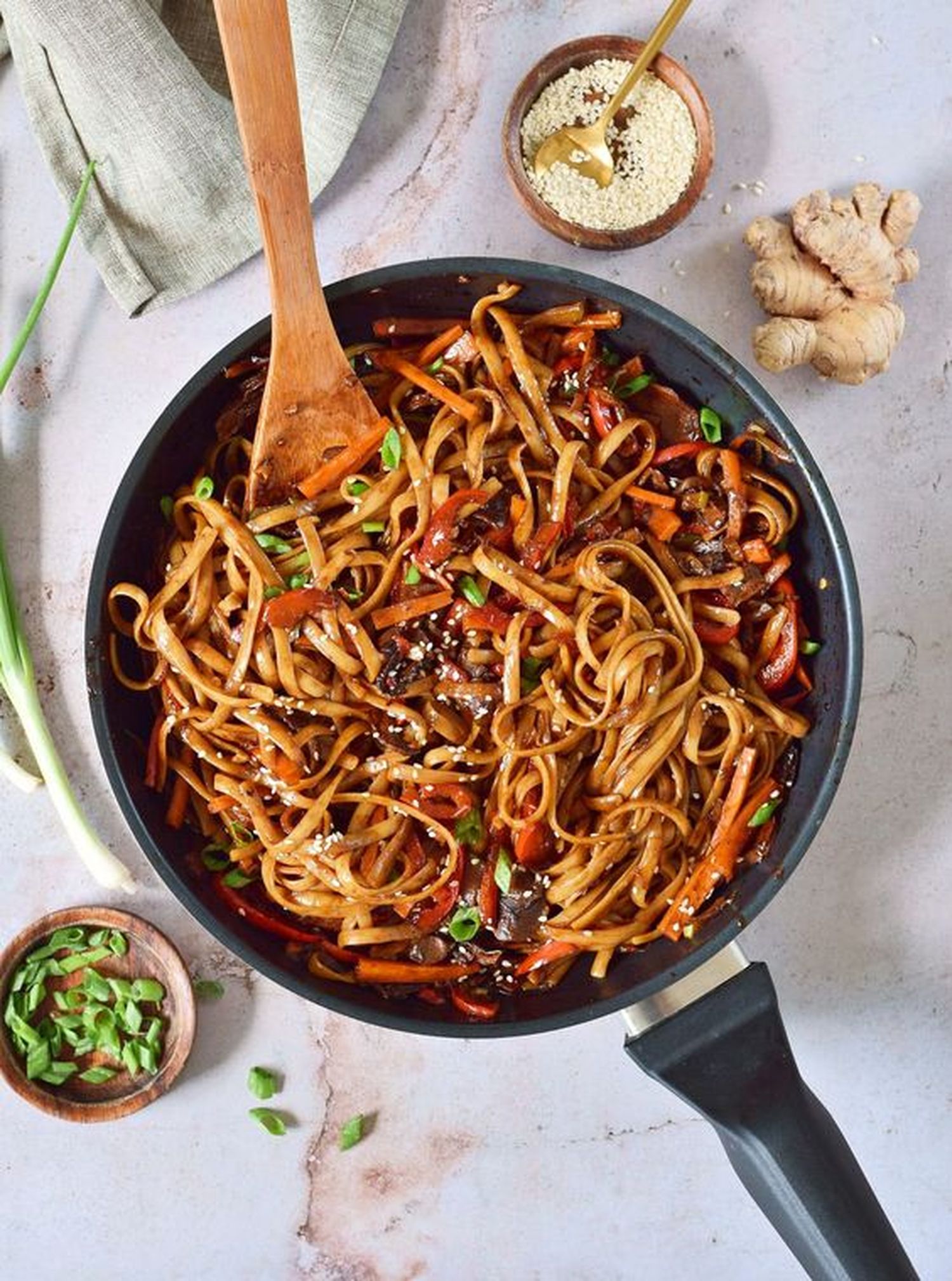 Fideos chinos, mejor opción para estas noches de verano