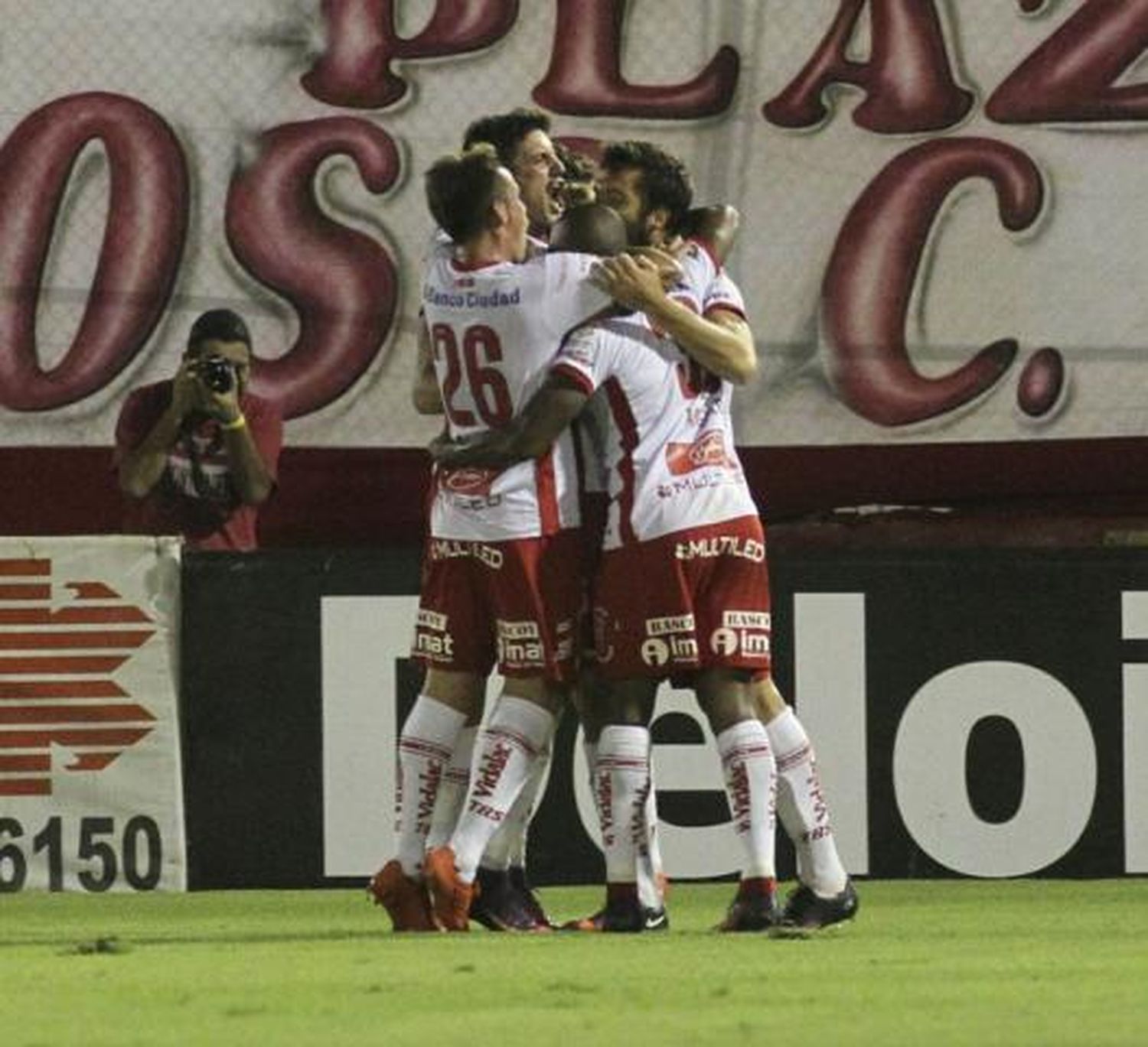 Huracán aprovechó una ráfaga y consiguió otro triunfo vital