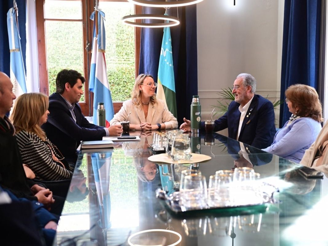 Autoridades municipales y del Rotary club mantuvieron una reunión con el fin de coordinar acciones comunitarias