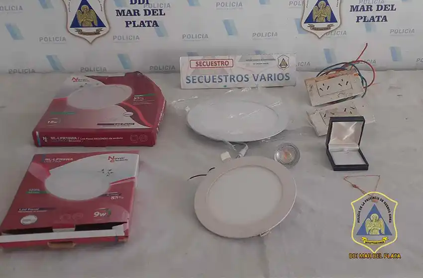 Video: mujer con arresto domiciliario desvalijó a su propio padre