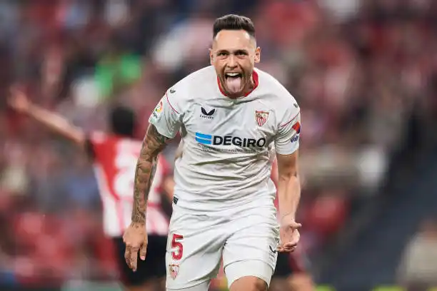 Sevillla lo ganó en el final con gol de Ocampos