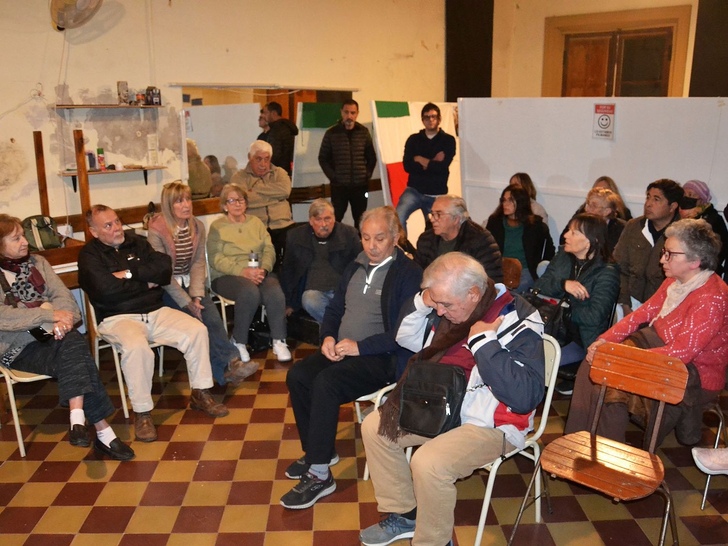 Charla abierta sobre cáncer reúne a la comunidad y sienta las bases para una comisión