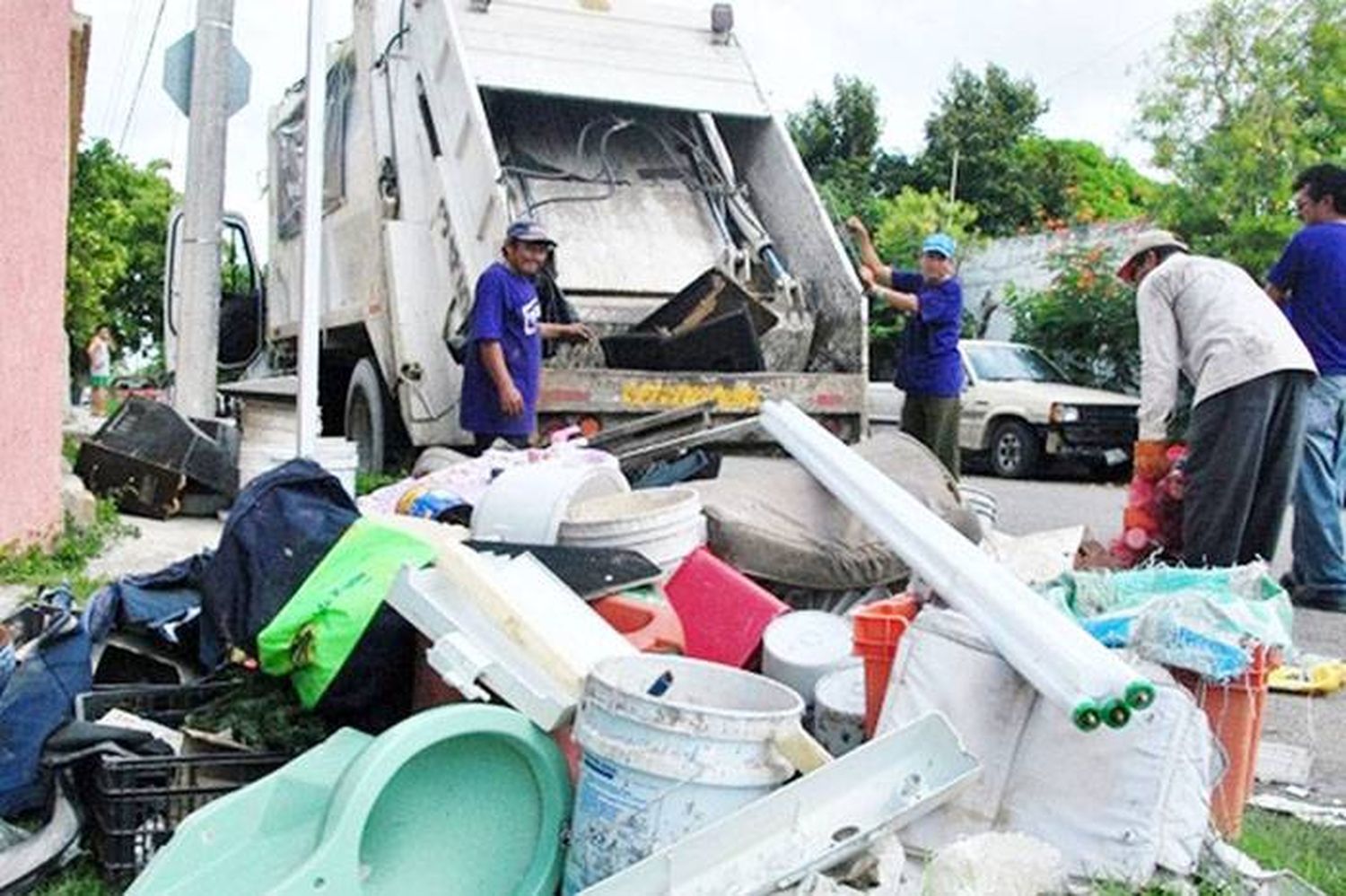 Nueva jornada de  descacharrización  en el Barrio  21 de Septiembre