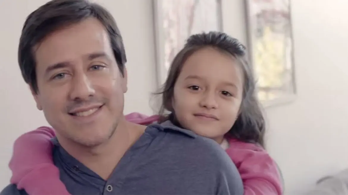 Nuevo spot de Mariano Recalde: "Me gustan los Redondos, pero también escucho a Violetta"