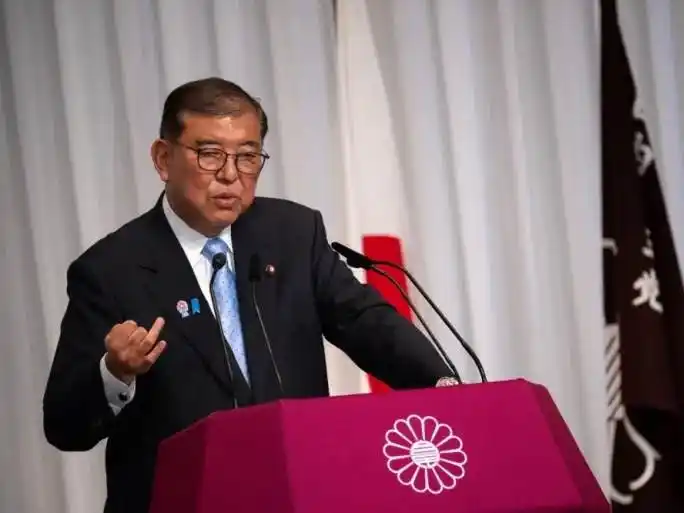 El primer ministro de Japón, Shigeru Ishiba, se dirige a la prensa en la sede del Partido Liberal Democrático (PLD) en Tokio, el 21 de julio de 2025.