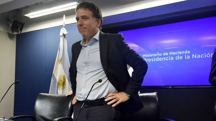 Dujovne recibirá a la misión del FMI para analizar metas fiscales y reforma tributaria
