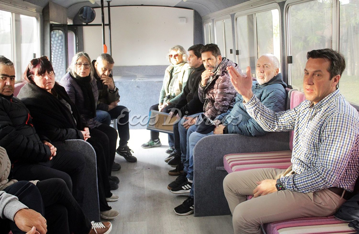 Intercambio. El intendente atendió a un importante número de personas en el barrio Parque