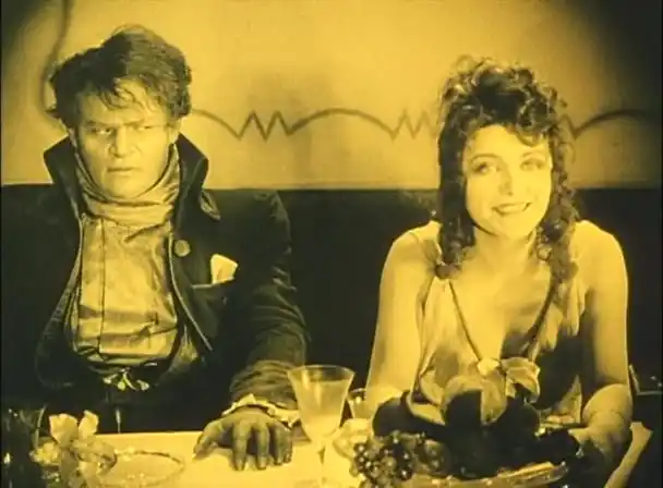 Habrá una charla y proyección del film "Sombras: una alucinación nocturna" en 16 mm.