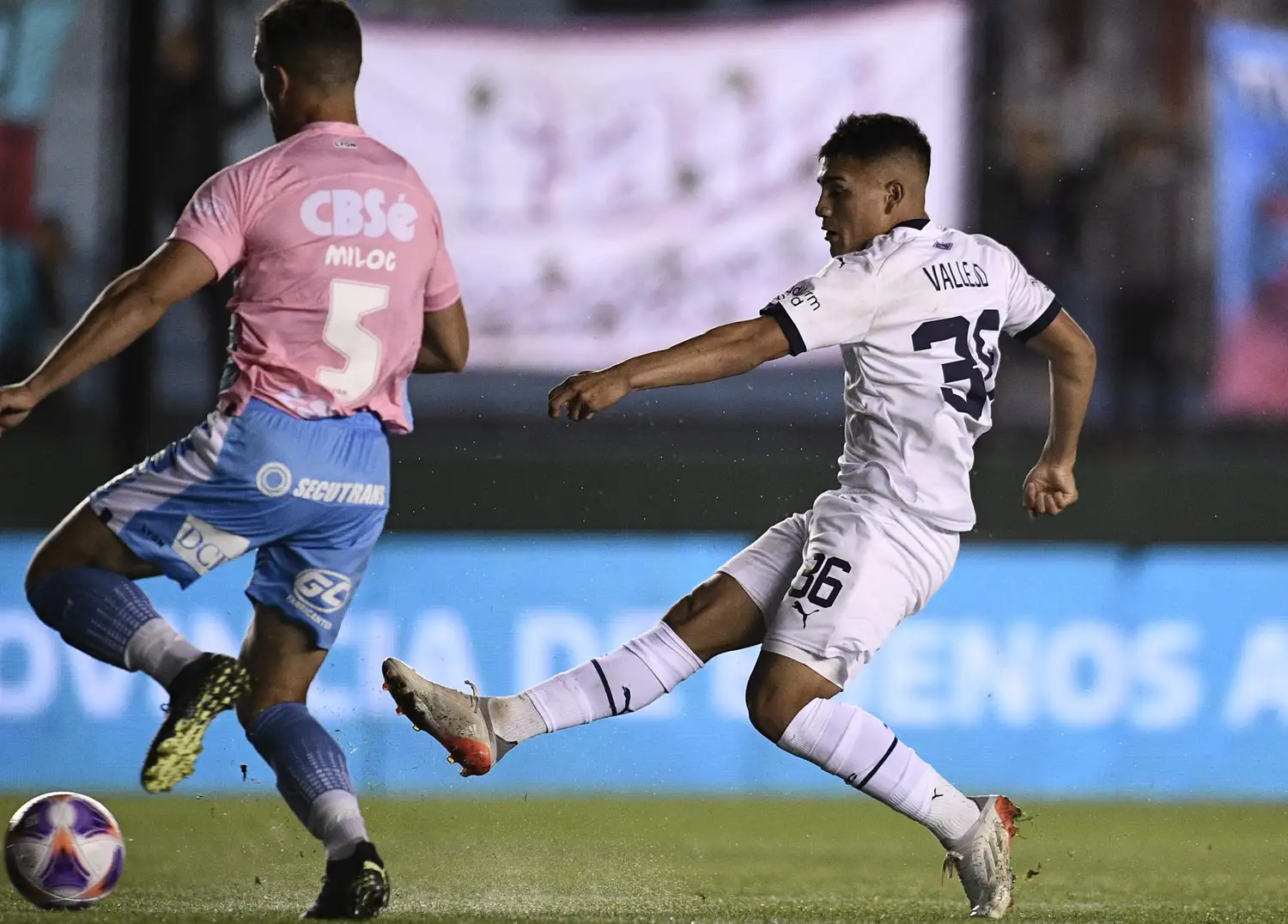 Vallejo anotó su primer gol en Independiente.