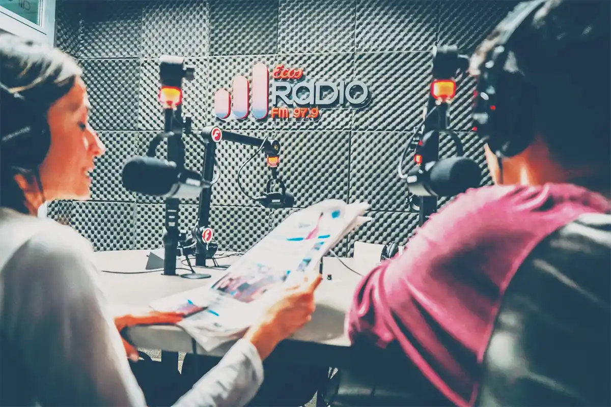 Nueva Programación y la mejor música. Tres programas diarios con columnistas especializados