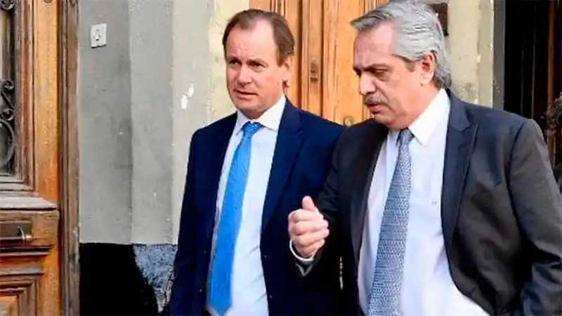 En medios de las tensiones internas, Alberto Fernández sigue de recorrida por las provincias: Entrega viviendas en Entre Ríos