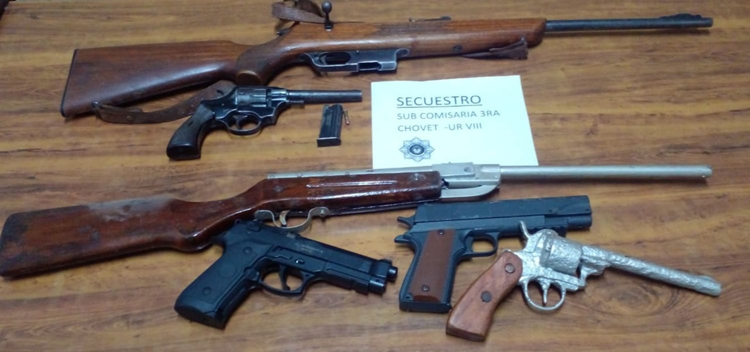 El operativo arrojó resultado positivo y se secuestraron varias armas.