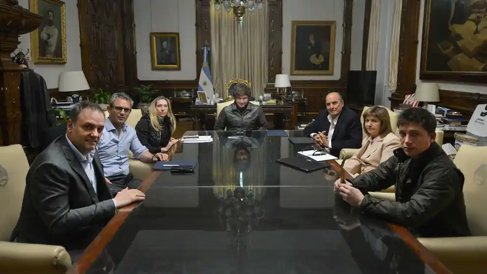 “Vamos a defender el proyecto con uñas y dientes”: el mensaje de la mesa política de Milei