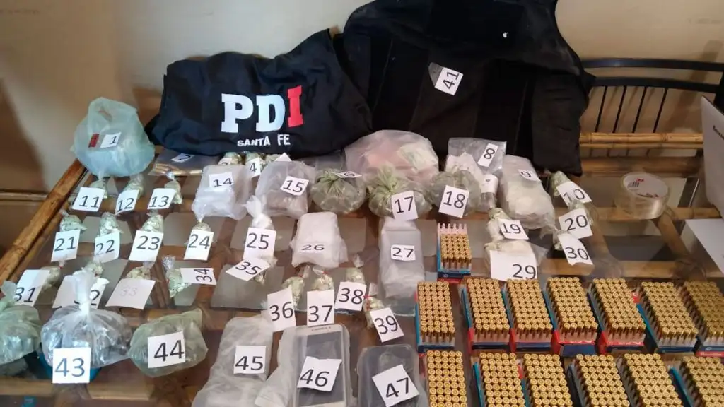 Rosario: detuvieron a un hombre y secuestraron drogas y municiones