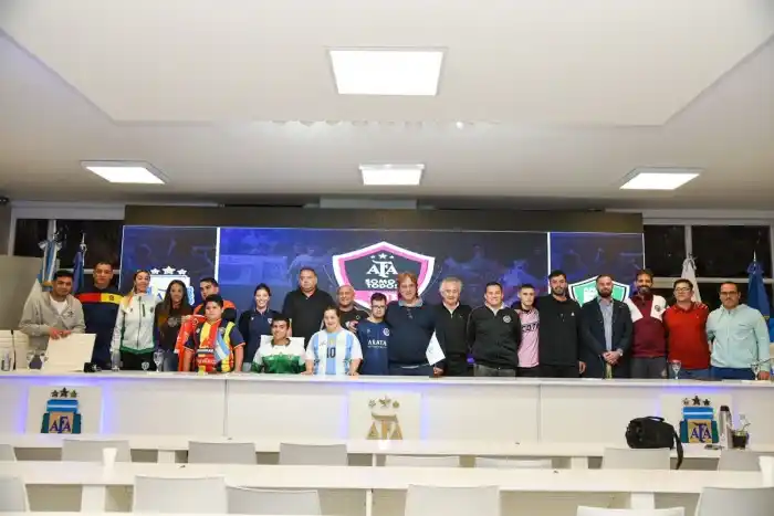 Cianni y Lucero encabezaron el acto.