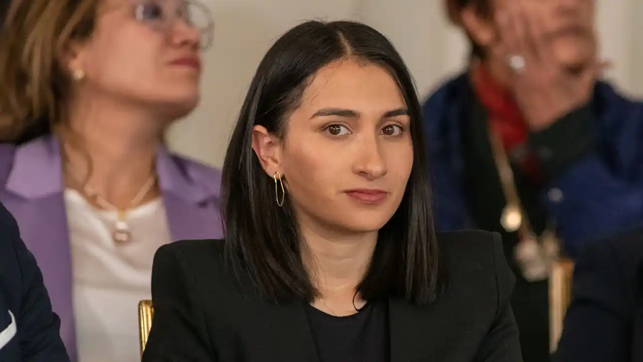 Laura se fue…la exjefa del gabinete de Petro anda muy mal de salud