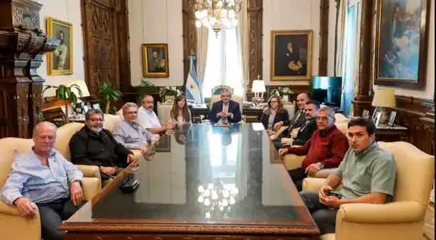 El Presidente recibió a los movimientos sociales para discutir el acuerdo con el FMI