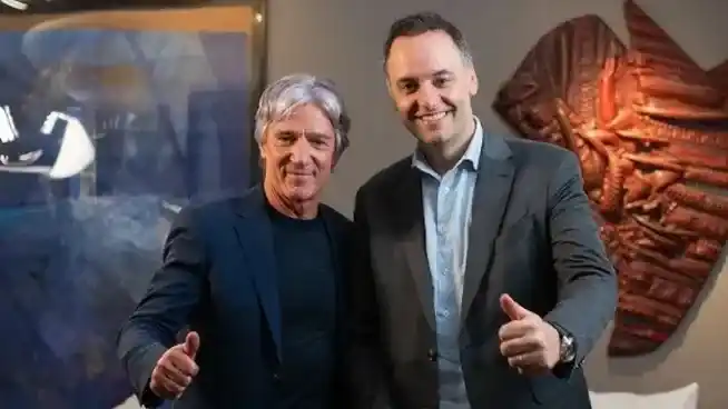 Piden relevar todos los viajes de Manuel Adorni desde 2023 y cruzar datos migratorios en la causa por presunta malversación