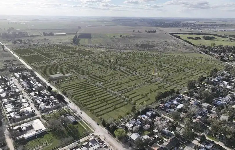 El proyecto se destaca por ofrecer tranquilidad y naturaleza en un entorno accesible, rodeado de barrios consolidados como La Florida y Los Tilos.