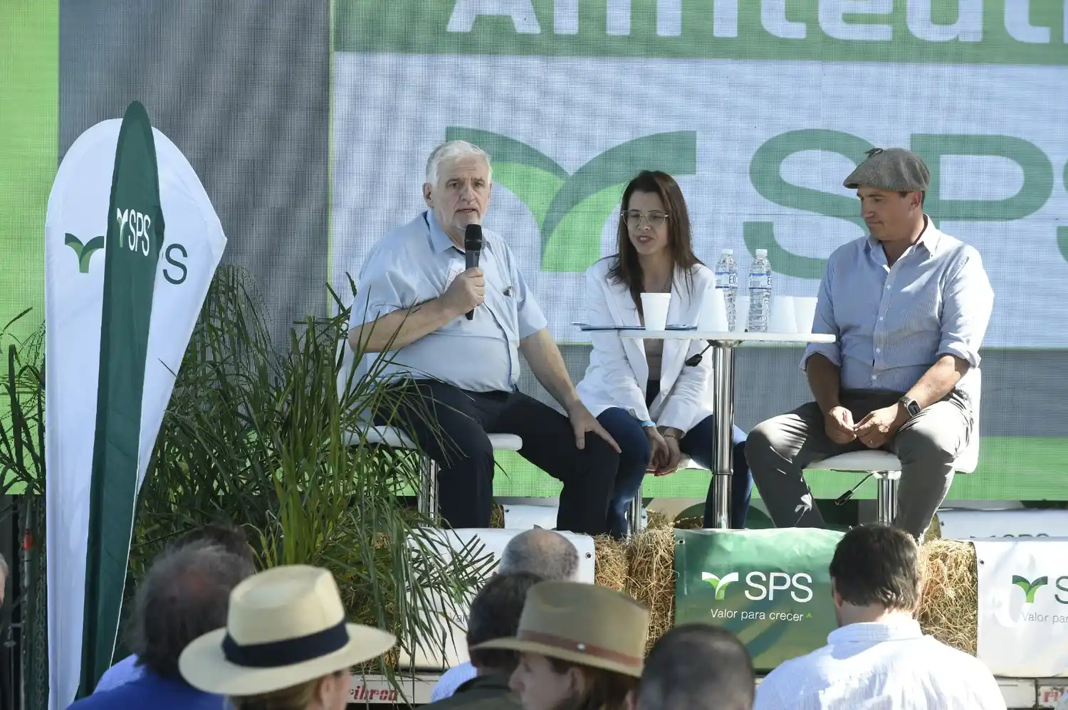 Vilella hizo un repaso de gestión y apuntó a desregular la economía