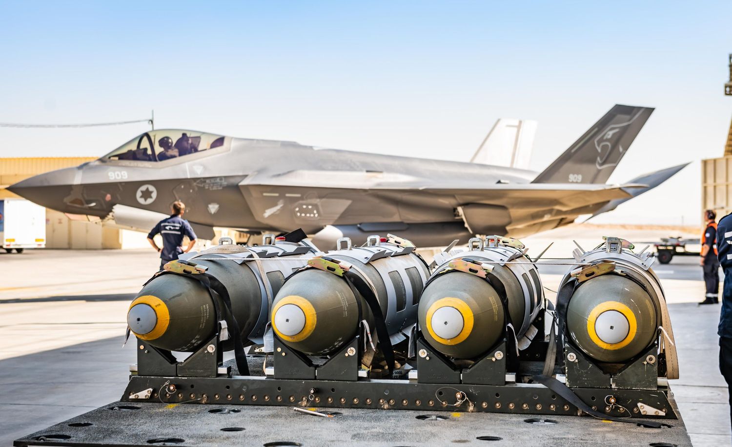 La Fuerza Aérea Israelí continúa machacando la Franja de Gaza en preparación para la invasión terrestre