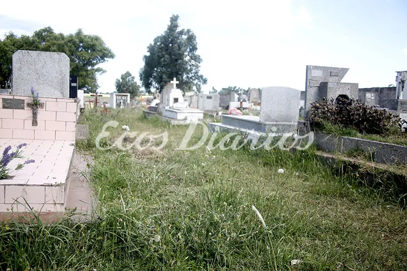 Abandono  en el cementerio de Quequén