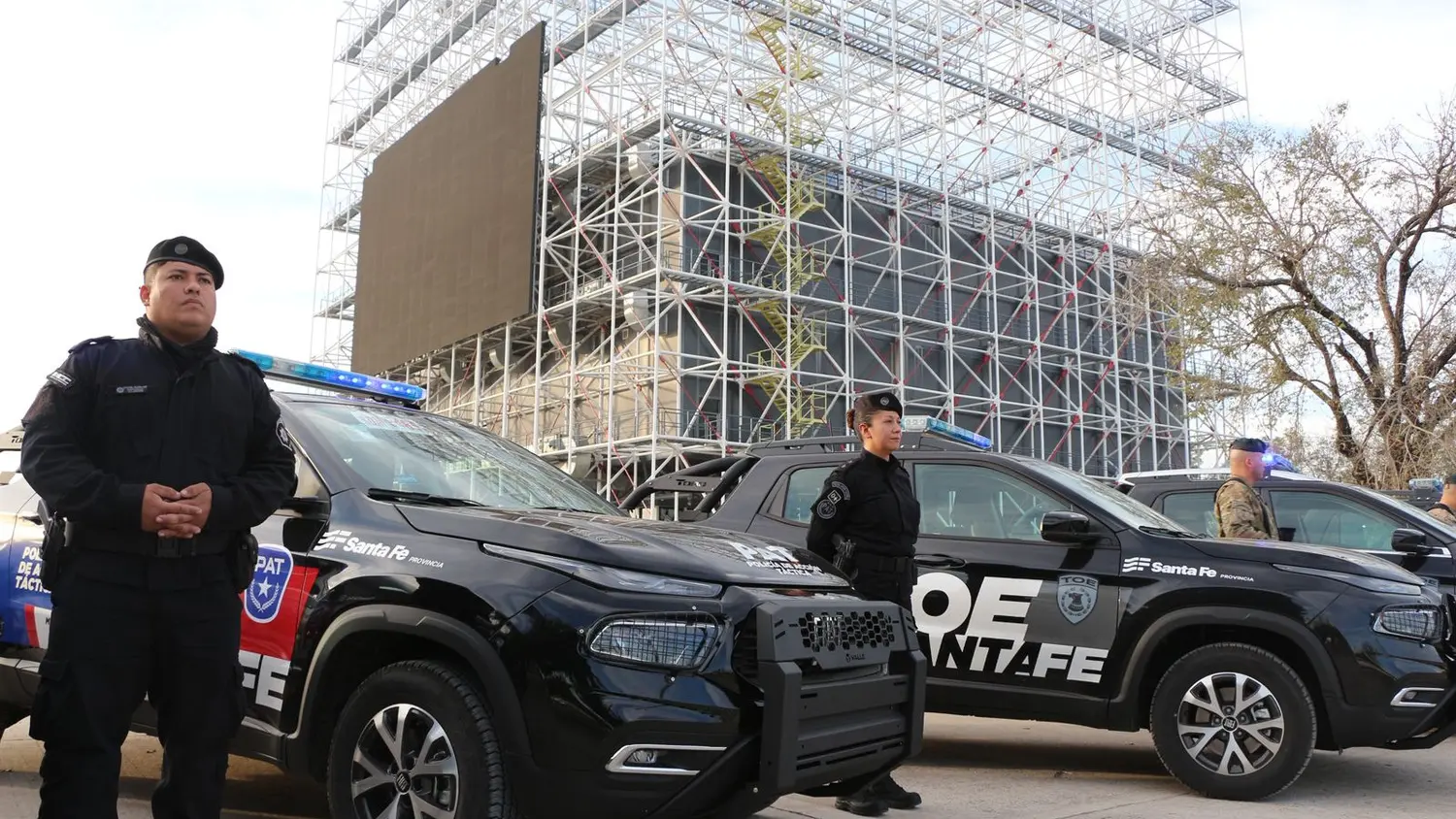 La provincia entregó 21 camionetas para la Policía en Rosario.