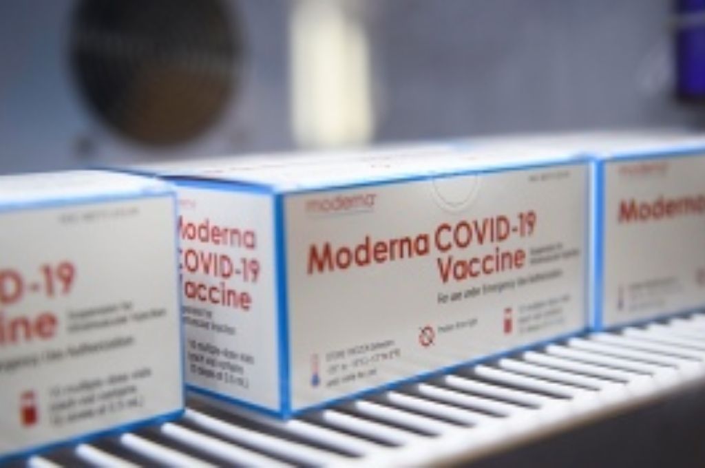 COVID-19: la vacuna de Moderna recibió la aprobación completa en EEUU