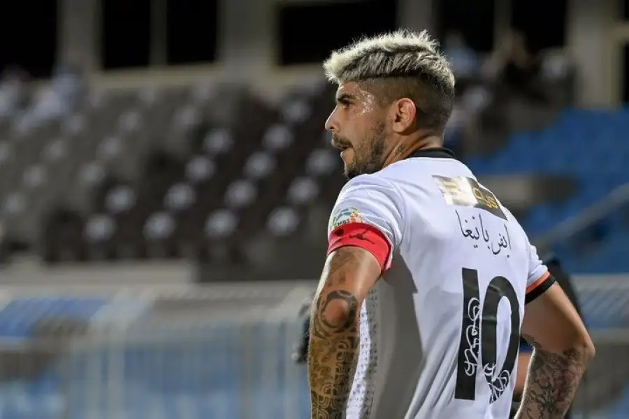 Banega con la dorsal 