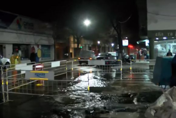 Importante corte de agua en varios puntos de Rosario por la cañería rota en Pichincha