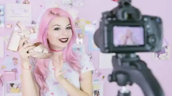 Francia busca «regular actividad» de los «influencers»: sepa por qué