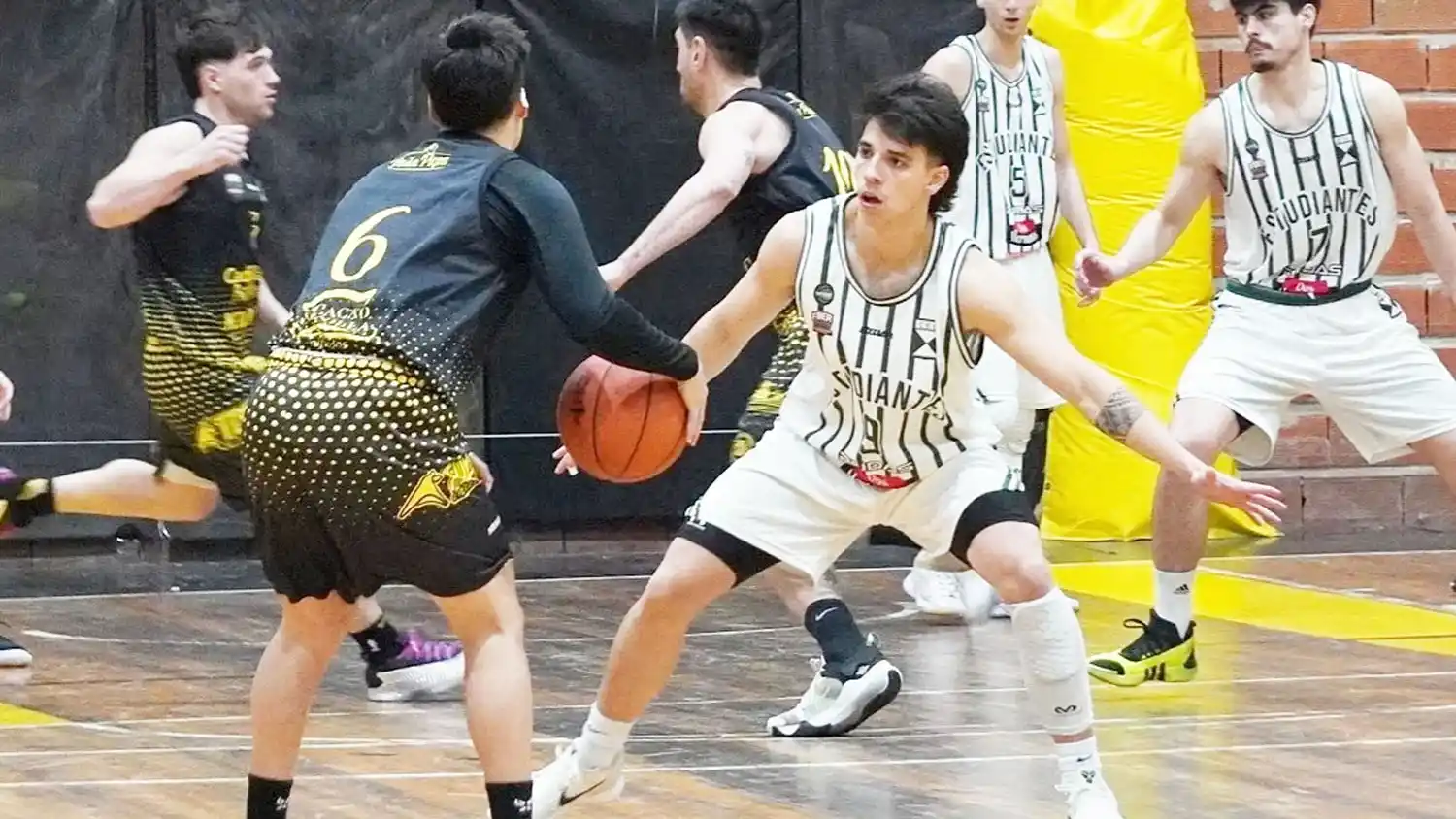 Clásico en el “Gigante Verde”: Estudiantes recibe a Capuchinos por el Pre Federal
